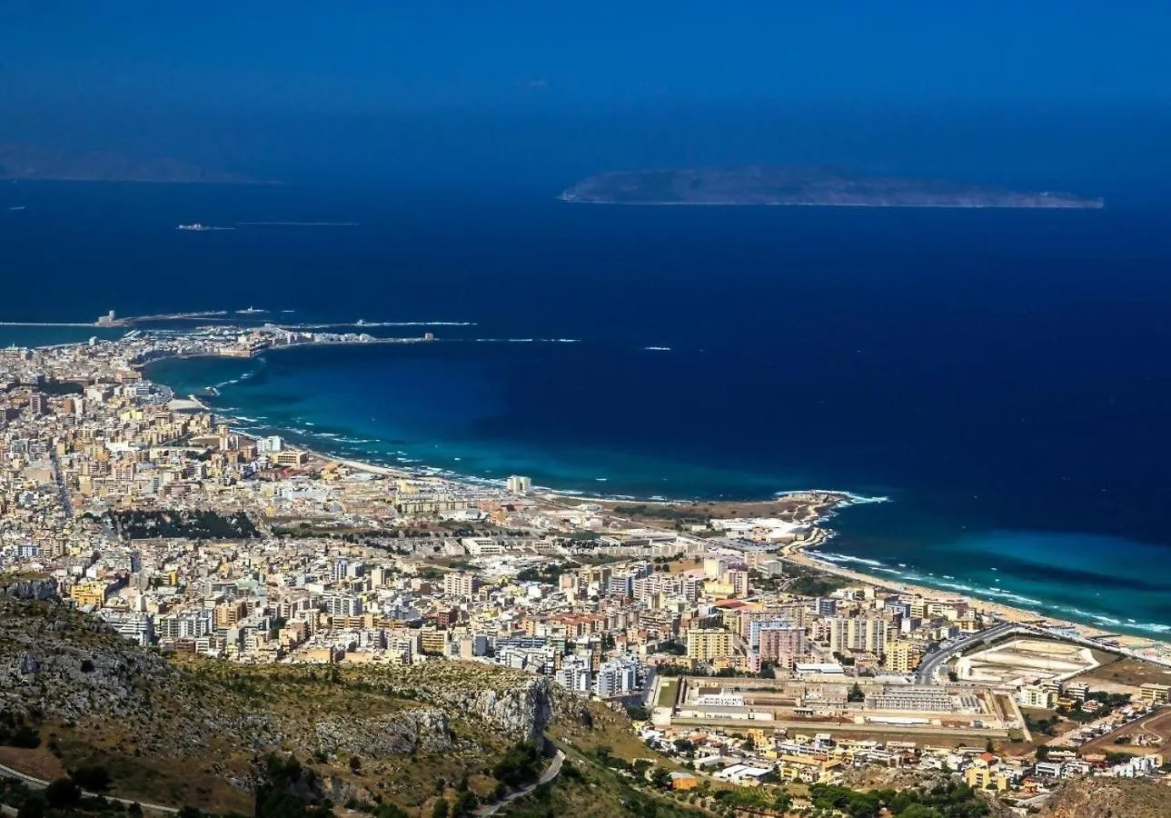 Trapani Paw Paradise Beach 0*,  İtalya