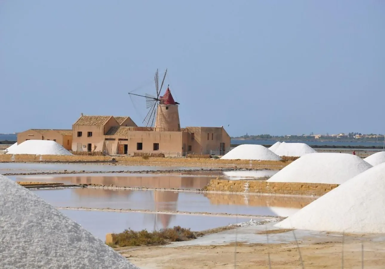 Trapani Paw Paradise Beach 0*,  İtalya